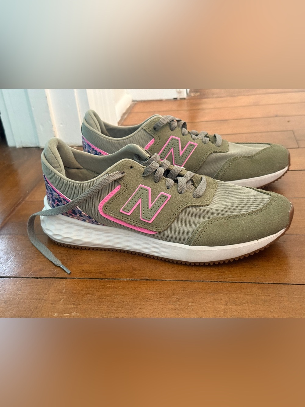 New Balance Olive Green Sneakers with Pink Trim - size 8